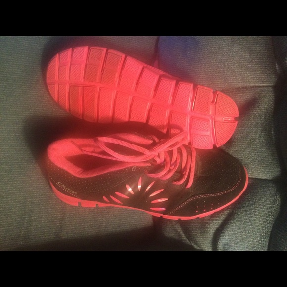 Used Shoes good condition - Picture 2 of 5